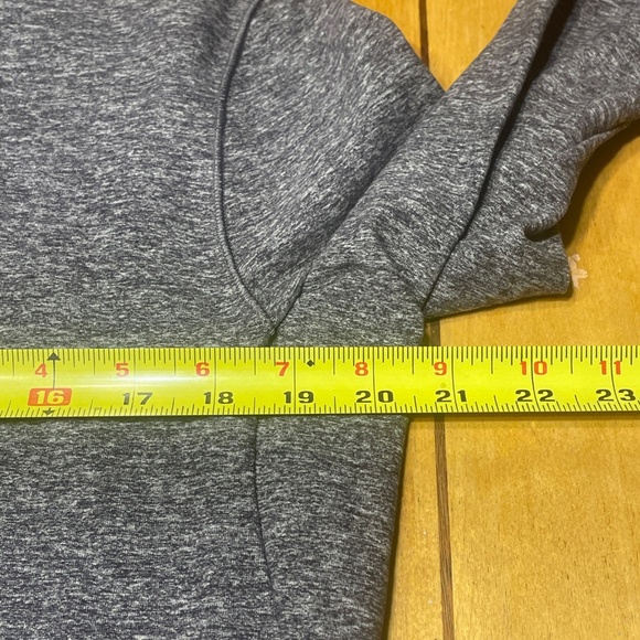 Lululemon Long Sleeve Crew Neck Performance Tee Size Medium Color Grey Soft - Picture 6 of 15